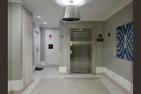 Apartamento para alugar com 105m², 2 quartos e 2 vagasHall social