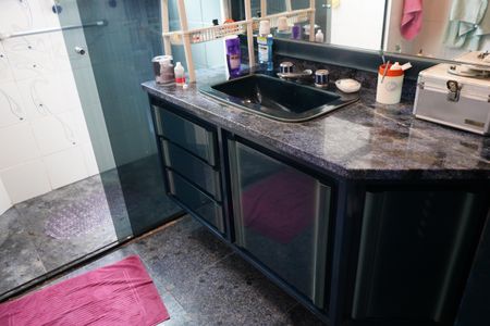 Apartamento à venda com 274m², 4 quartos e 4 vagasBanheiro da Suíte 2