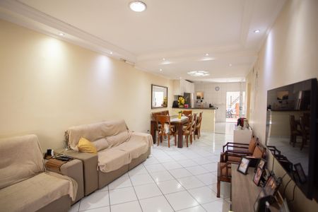 Casa à venda com 300m², 3 quartos e 6 vagasSALA