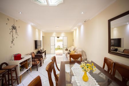 Casa à venda com 300m², 3 quartos e 6 vagasSALA