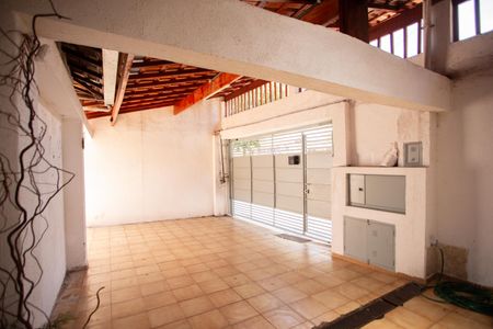 Casa à venda com 300m², 3 quartos e 6 vagasGARAGEM