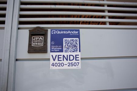 Casa à venda com 300m², 3 quartos e 6 vagasPLAQUINHA