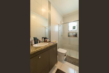 Casa à venda com 147m², 3 quartos e 3 vagasBanheiro Suíte 2