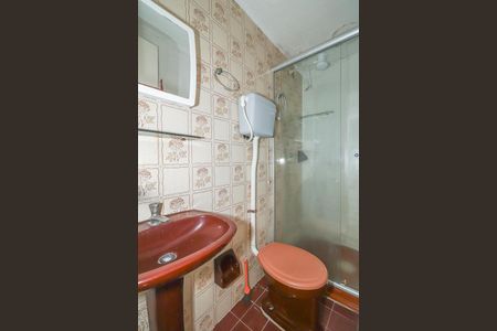 Banheiro de apartamento para alugar com 1 quarto, 39m² em Humaitá, Porto Alegre