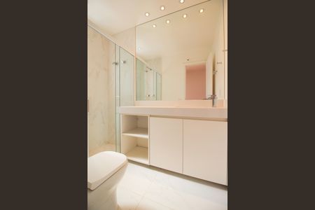 Apartamento para alugar com 290m², 3 quartos e 4 vagas Apartamento para alugar com 290m², 3 quartos e 4 vagasBanheiro da Suíte 2