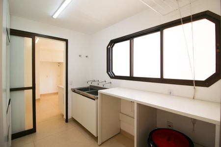Apartamento para alugar com 290m², 3 quartos e 4 vagas Apartamento para alugar com 290m², 3 quartos e 4 vagasÁrea de Serviço