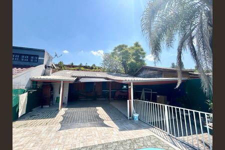 Casa à venda com 113m², 3 quartos e 2 vagas Casa à venda com 113m², 3 quartos e 2 vagasFachada