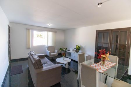 Sala de casa para alugar com 3 quartos, 260m² em Serra Grande, Niterói