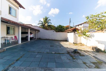 Casa à venda com 260m², 3 quartos e 8 vagas Casa à venda com 260m², 3 quartos e 8 vagasÁrea externa