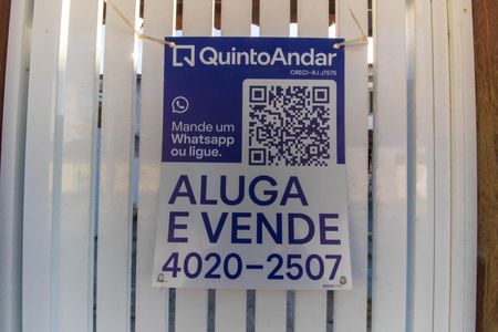 Casa à venda com 260m², 3 quartos e 8 vagas Casa à venda com 260m², 3 quartos e 8 vagasPlaquinha