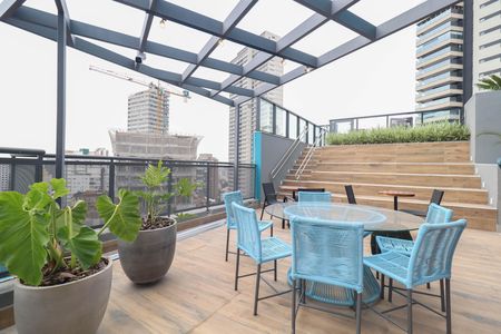 Studio para alugar com 24m², 1 quarto e sem vaga Studio para alugar com 24m², 1 quarto e sem vagaÁrea comum - Piscina