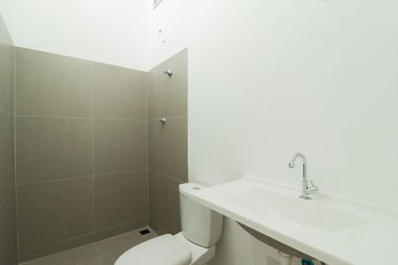 Casa à venda com 67m², 3 quartos e 1 vaga Casa à venda com 67m², 3 quartos e 1 vagaBanheiro