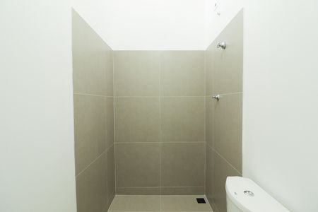 Casa à venda com 67m², 3 quartos e 1 vaga Casa à venda com 67m², 3 quartos e 1 vagaBanheiro