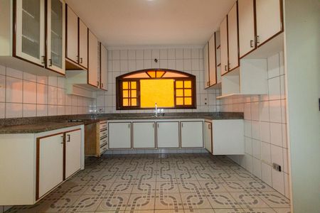 Casa para alugar com 260m², 4 quartos e 2 vagasCozinha