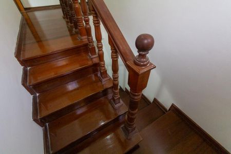 Casa para alugar com 260m², 4 quartos e 2 vagasEscada