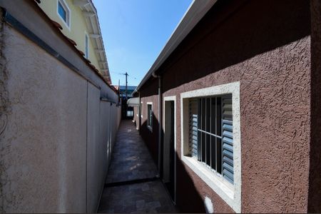 Casa para alugar com 70m², 2 quartos e 2 vagas Casa para alugar com 70m², 2 quartos e 2 vagasCorredor Lateral