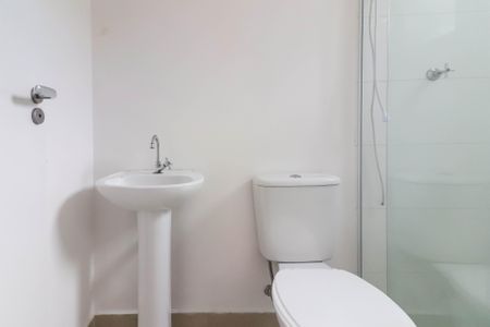 Banheiro de kitnet/studio para alugar com 1 quarto, 25m² em Jardim Peri Peri, São Paulo