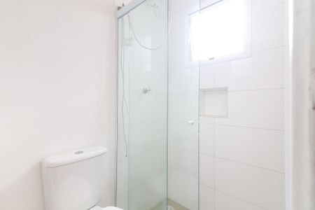 Banheiro de kitnet/studio para alugar com 1 quarto, 25m² em Jardim Peri Peri, São Paulo