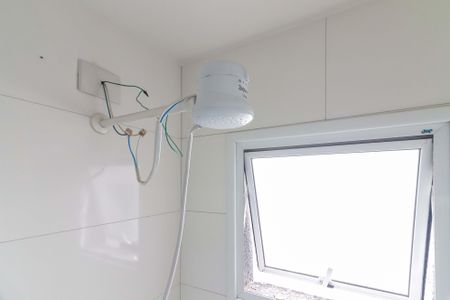 Banheiro de kitnet/studio para alugar com 1 quarto, 25m² em Jardim Peri Peri, São Paulo