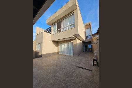Casa de condomínio à venda com 390m², 3 quartos e 3 vagas