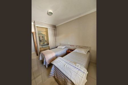 Casa de condomínio à venda com 390m², 3 quartos e 3 vagas