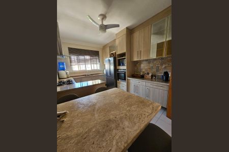 Casa de condomínio à venda com 390m², 3 quartos e 3 vagas