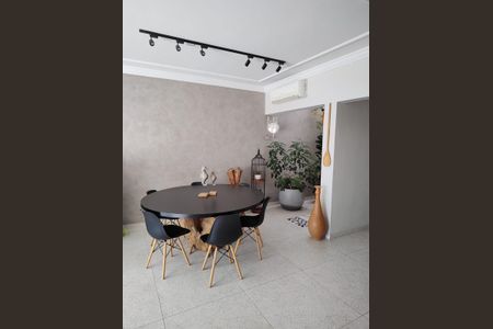 Casa à venda com 229m², 3 quartos e 4 vagas