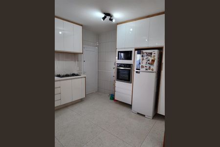 Casa à venda com 229m², 3 quartos e 4 vagas