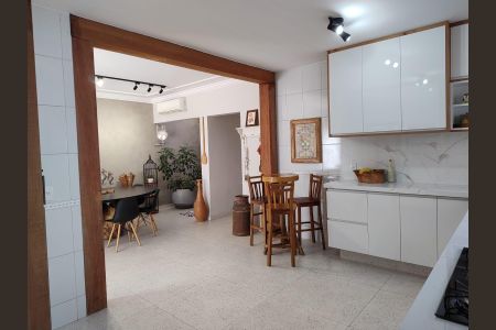 Casa à venda com 229m², 3 quartos e 4 vagas