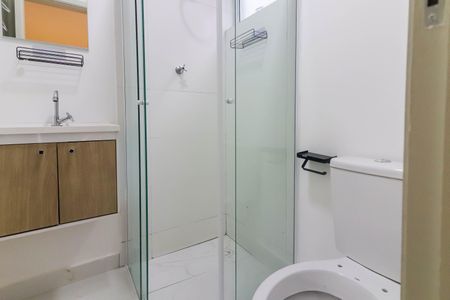 Banheiro de kitnet/studio para alugar com 1 quarto, 24m² em Vila Sonia, São Paulo