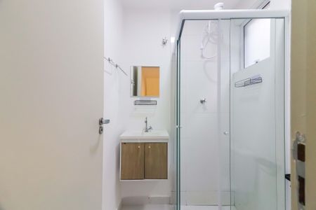 Banheiro de kitnet/studio para alugar com 1 quarto, 24m² em Vila Sonia, São Paulo