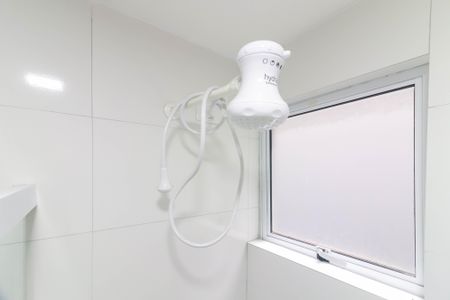 Banheiro de kitnet/studio para alugar com 1 quarto, 24m² em Vila Sonia, São Paulo