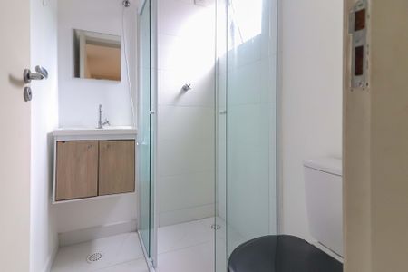 Banheiro de kitnet/studio para alugar com 1 quarto, 25m² em Vila Sonia, São Paulo