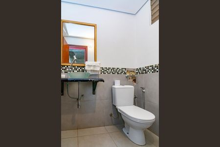 lavabo 1 de casa à venda com 4 quartos, 330m² em Santa Lúcia, Belo Horizonte