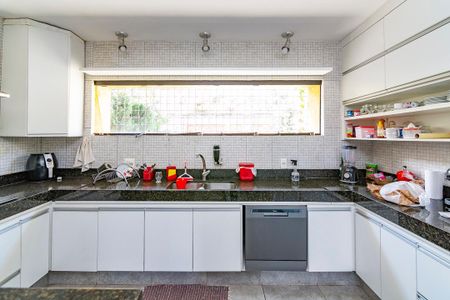 Casa à venda com 330m², 4 quartos e 2 vagas Casa à venda com 330m², 4 quartos e 2 vagasCozinha