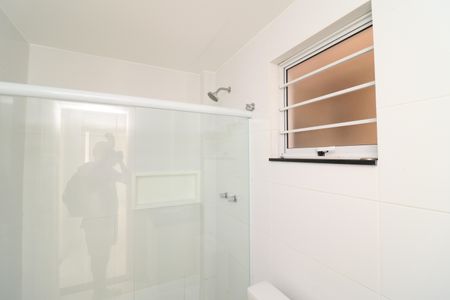 Banheiro de apartamento à venda com 1 quarto, 42m² em Jardim Guanabara, Rio de Janeiro