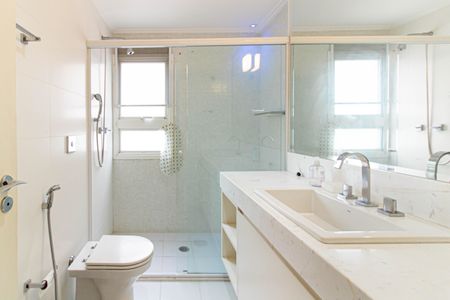 Apartamento para alugar com 120m², 2 quartos e 2 vagas Apartamento para alugar com 120m², 2 quartos e 2 vagasBanheiro da Suíte 2