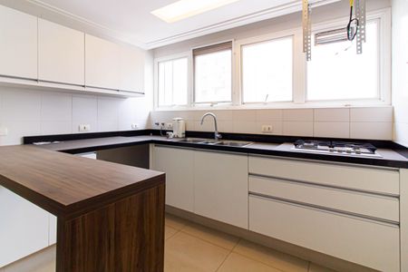 Apartamento para alugar com 120m², 2 quartos e 2 vagas Apartamento para alugar com 120m², 2 quartos e 2 vagasCozinha