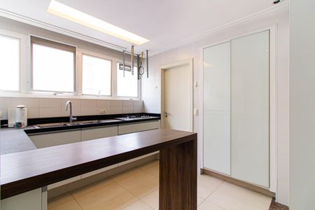 Apartamento para alugar com 120m², 2 quartos e 2 vagas Apartamento para alugar com 120m², 2 quartos e 2 vagasCozinha