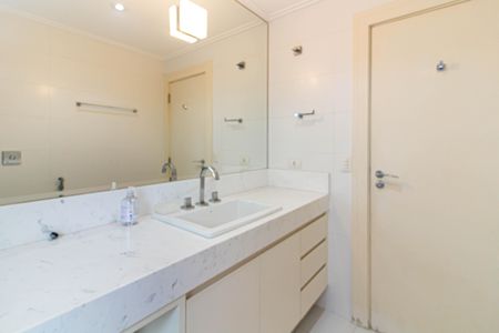 Apartamento para alugar com 120m², 2 quartos e 2 vagas Apartamento para alugar com 120m², 2 quartos e 2 vagasBanheiro da Suíte 2