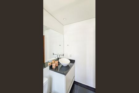 Apartamento à venda com 57m², 2 quartos e 1 vaga Apartamento à venda com 57m², 2 quartos e 1 vagaBanheiro da suíte