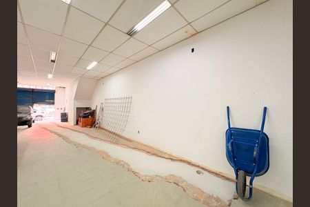 Casa à venda com 310m², 4 quartos e sem vagaSalão piso Inferior