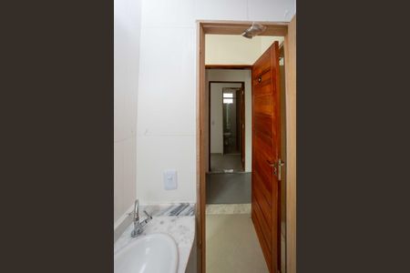 Banheiro de apartamento para alugar com 1 quarto, 31m² em Vila Clara, São Paulo