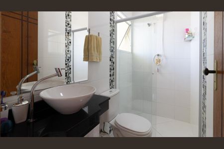 Casa à venda com 140m², 2 quartos e 5 vagas Casa à venda com 140m², 2 quartos e 5 vagasBanheiro da Suíte 1