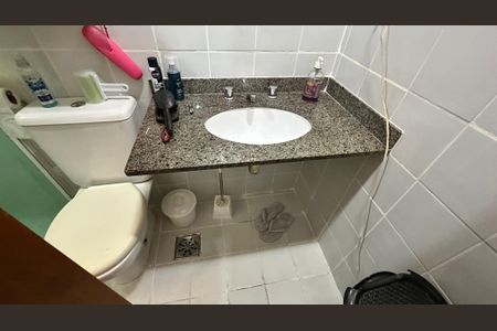 Apartamento à venda com 86m², 2 quartos e 2 vagasBanheiro quarto 1