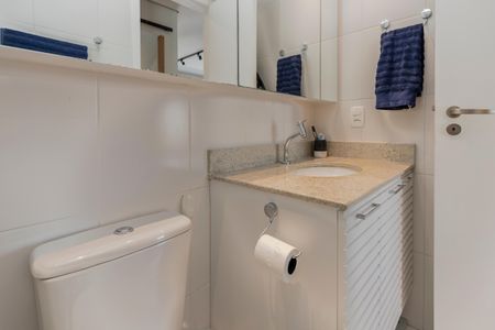 Apartamento para alugar com 70m², 2 quartos e 2 vagas Apartamento para alugar com 70m², 2 quartos e 2 vagasBanheiro