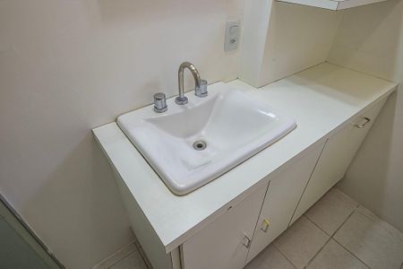 Apartamento à venda com 75m², 2 quartos e 1 vaga Apartamento à venda com 75m², 2 quartos e 1 vagaBanheiro Social