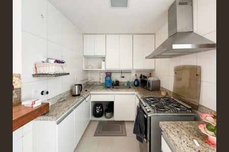 Apartamento à venda com 105m², 3 quartos e 2 vagasCozinha