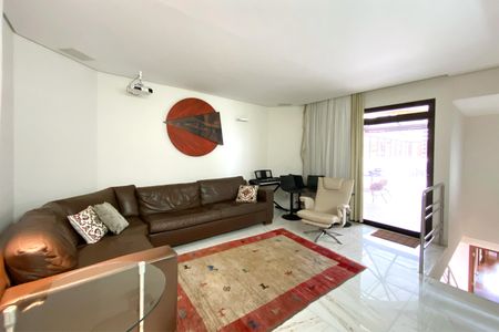 Apartamento à venda com 282m², 5 quartos e 4 vagas Apartamento à venda com 282m², 5 quartos e 4 vagasSala de Estar