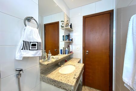 Apartamento à venda com 282m², 5 quartos e 4 vagas Apartamento à venda com 282m², 5 quartos e 4 vagasBanheiro